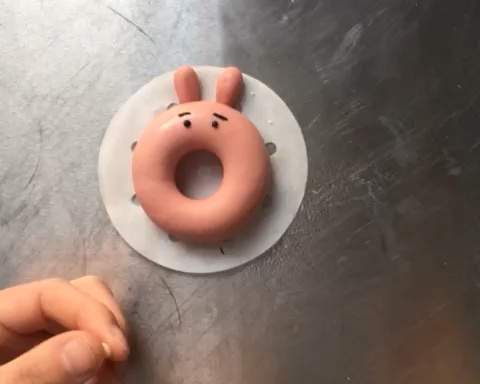 小兔甜甜圈馒头_附视频的做法 步骤15