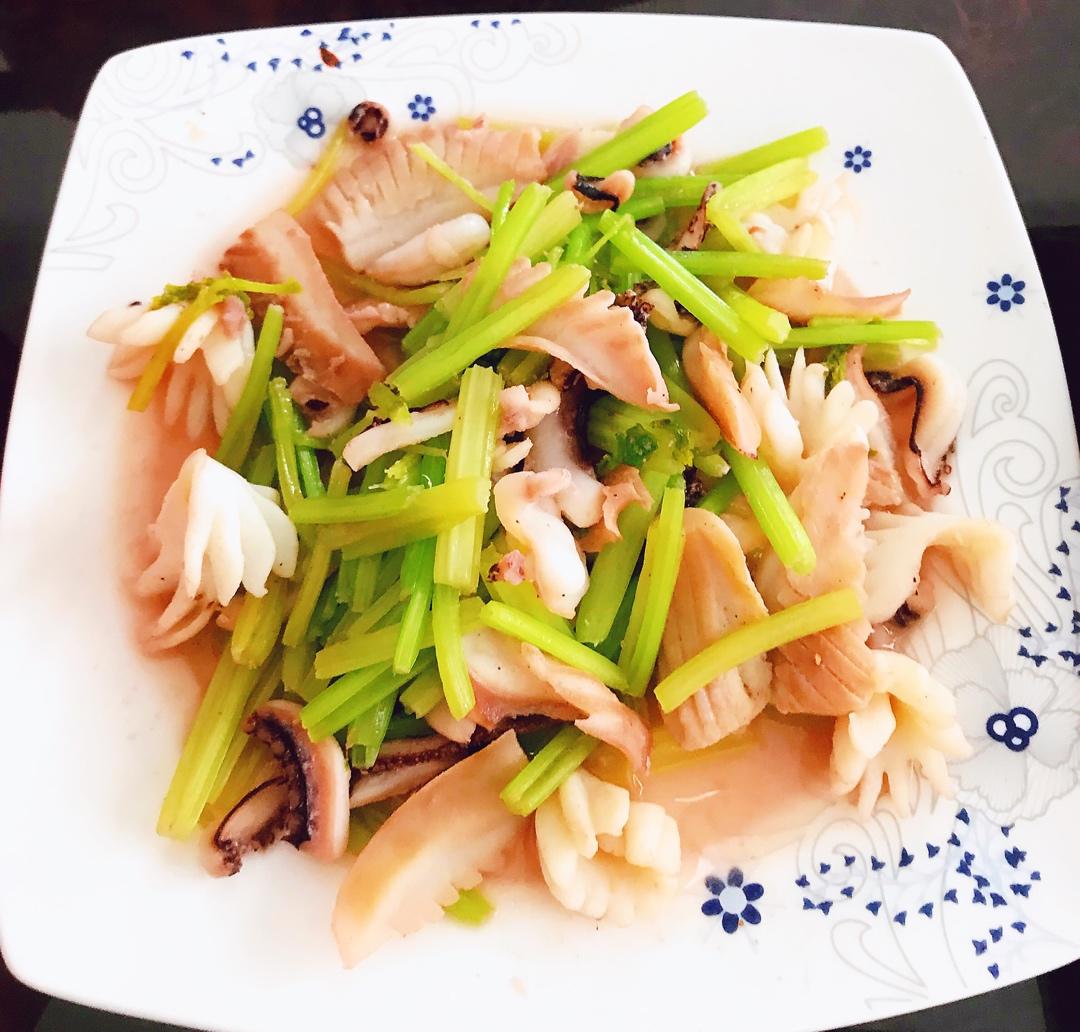鱿鱼花炒芹菜