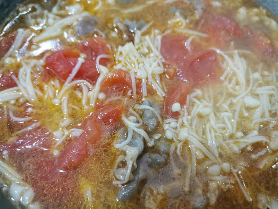 西红柿金针菇羊肉汤的做法