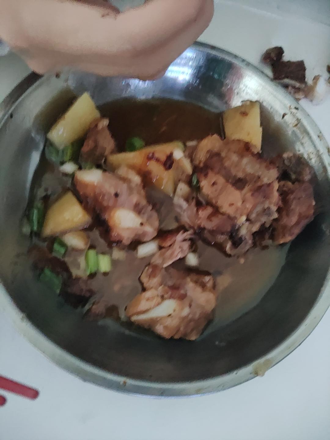 香酥排骨蒸土豆