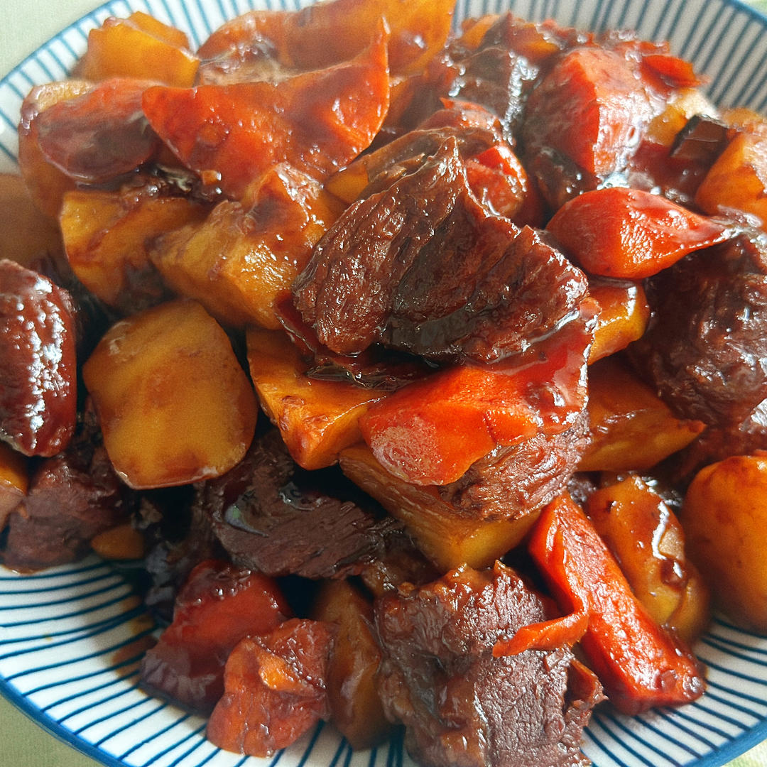 小土豆烧牛肉，红烧牛腩，好吃到舔盘