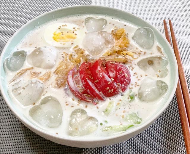 夏季餐食韩式豆浆冷面，低脂高蛋白