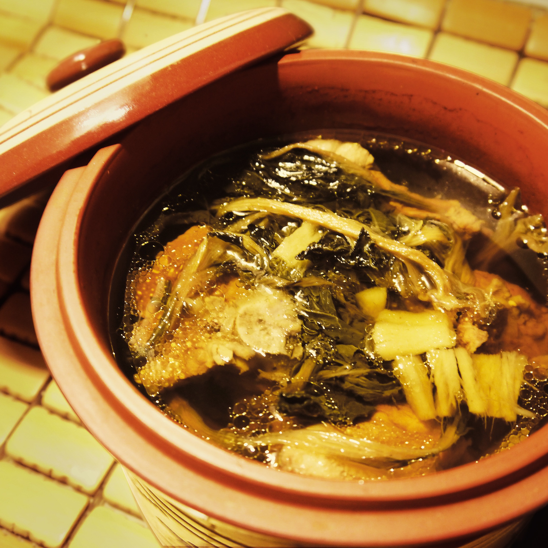 猪师奶的私房菜做的白菜干猪骨汤