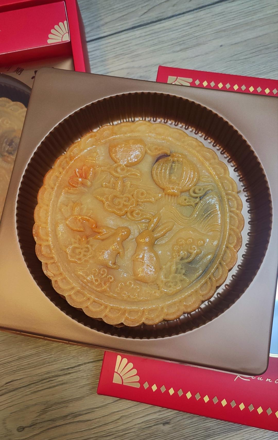 广式月饼—蛋黄莲蓉月饼