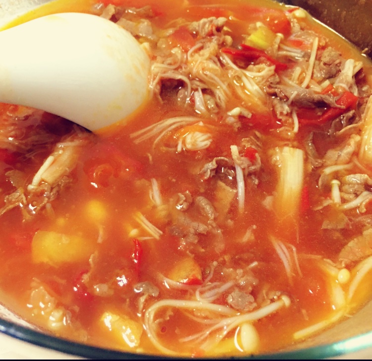 金针菇肥牛番茄锅