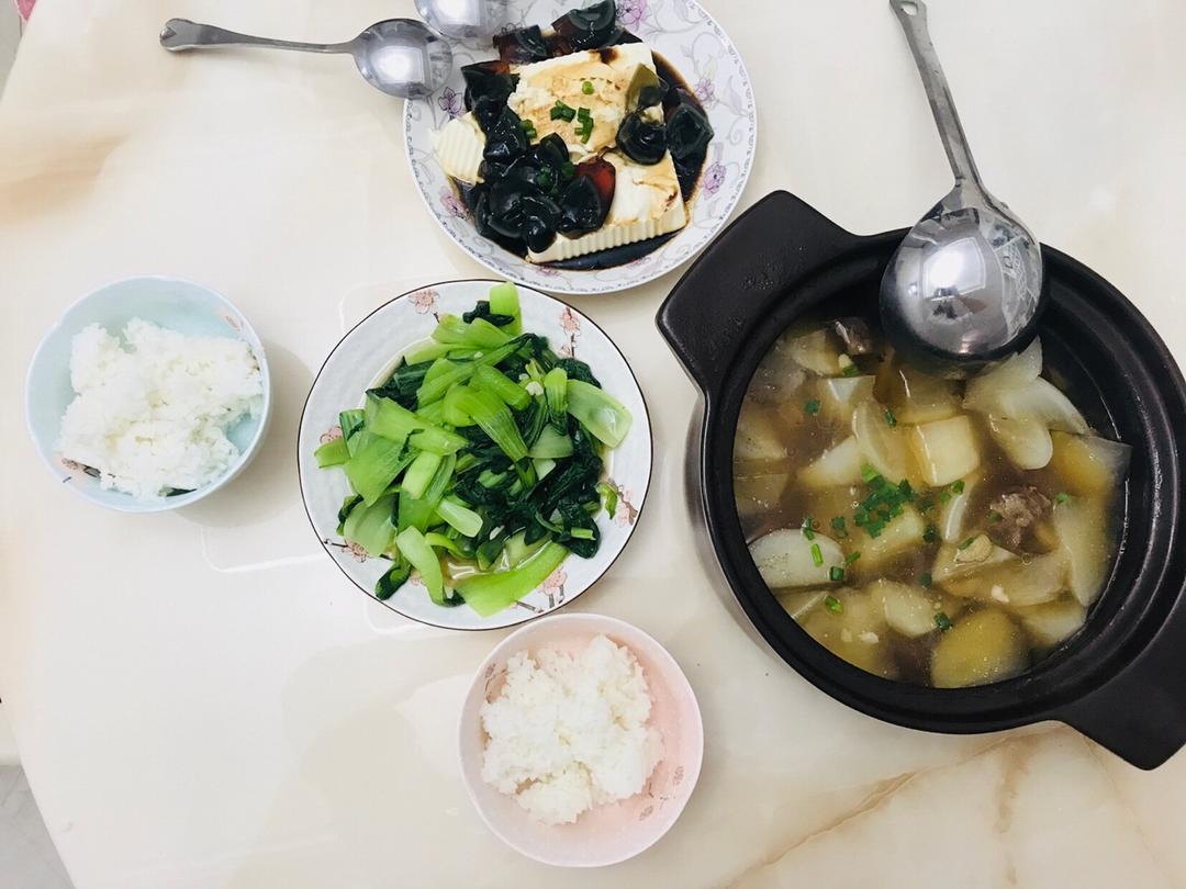 牛肉炖萝卜