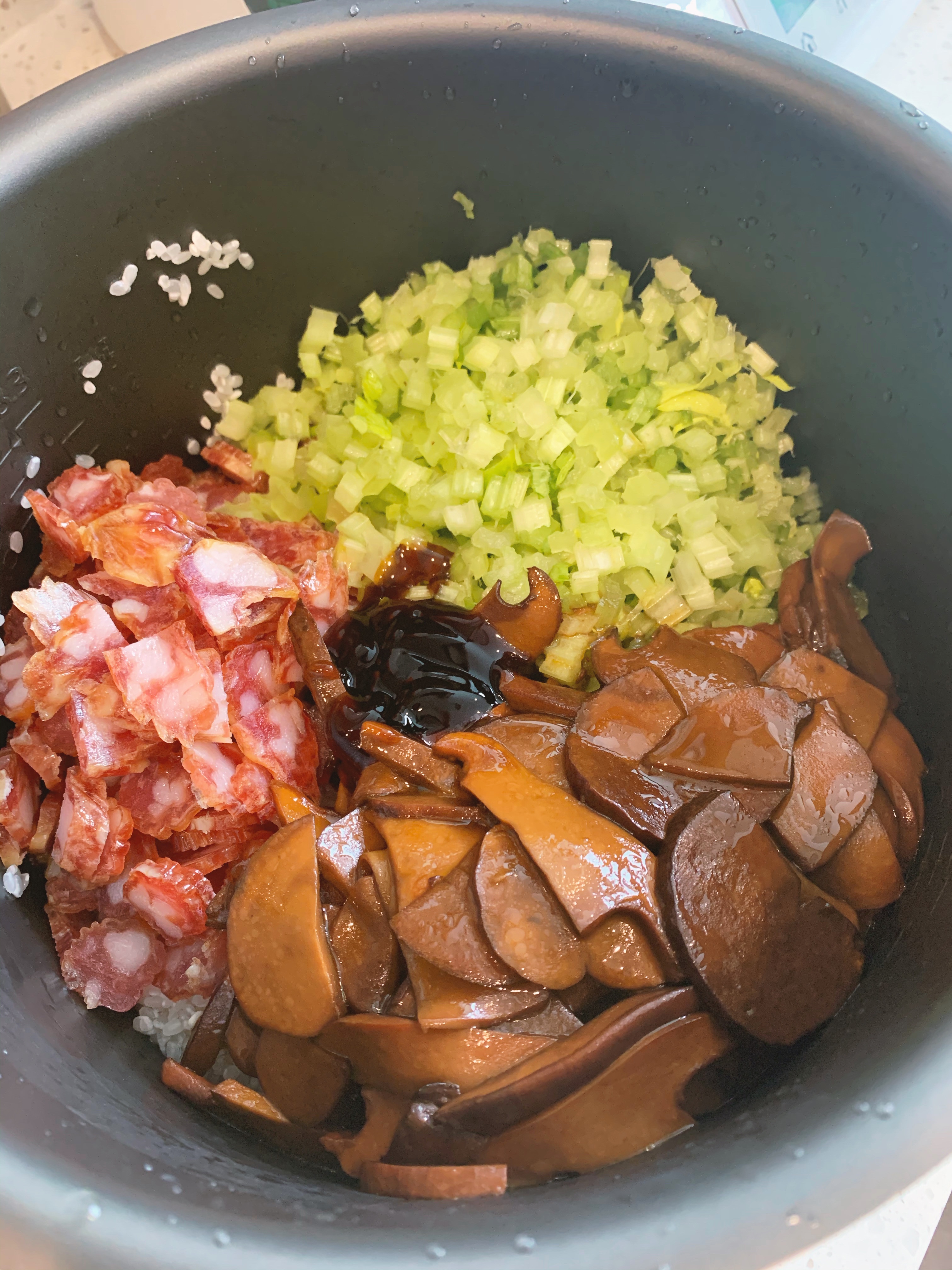 牛肝菌香肠焖饭的做法 步骤4
