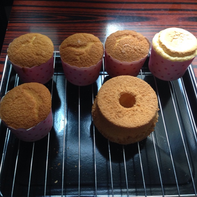 超简单完美戚风蛋糕（6寸2蛋）附打发、翻拌、脱模视频