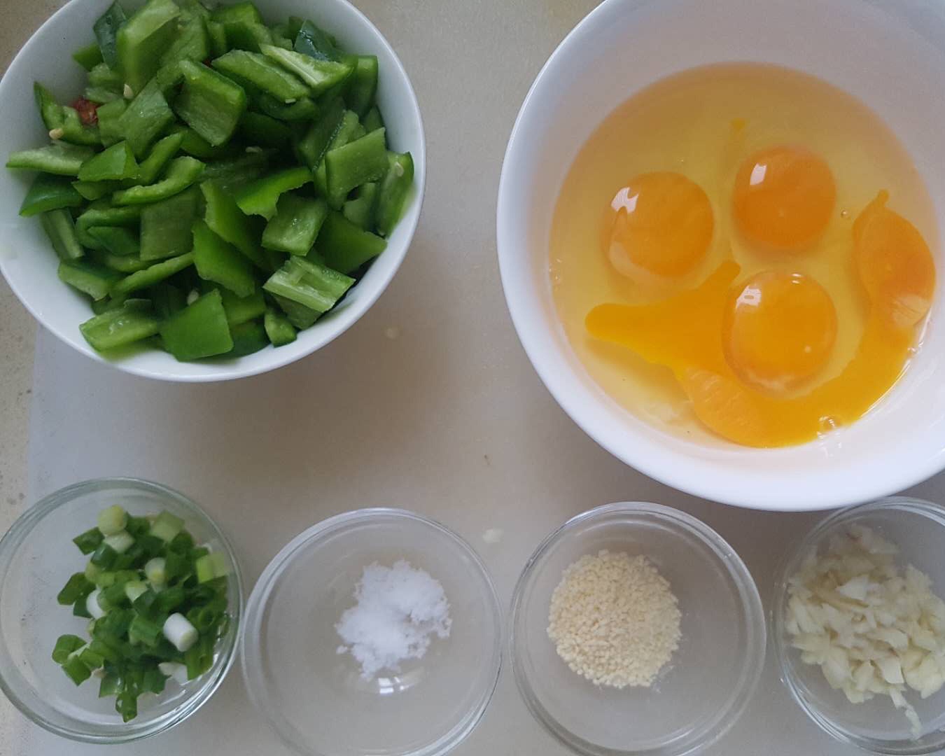 青椒炒鸡蛋—有多少人做对了的做法 步骤1