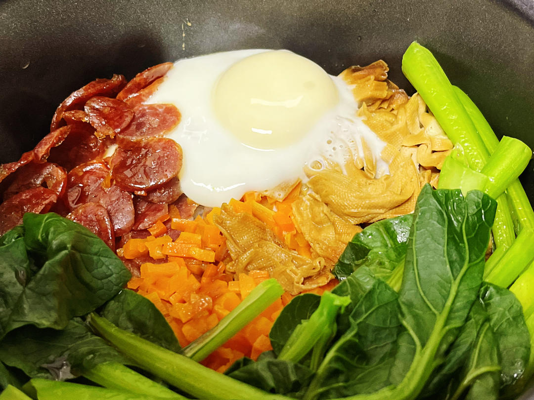 广式腊味煲仔饭（腊肠电饭锅版）