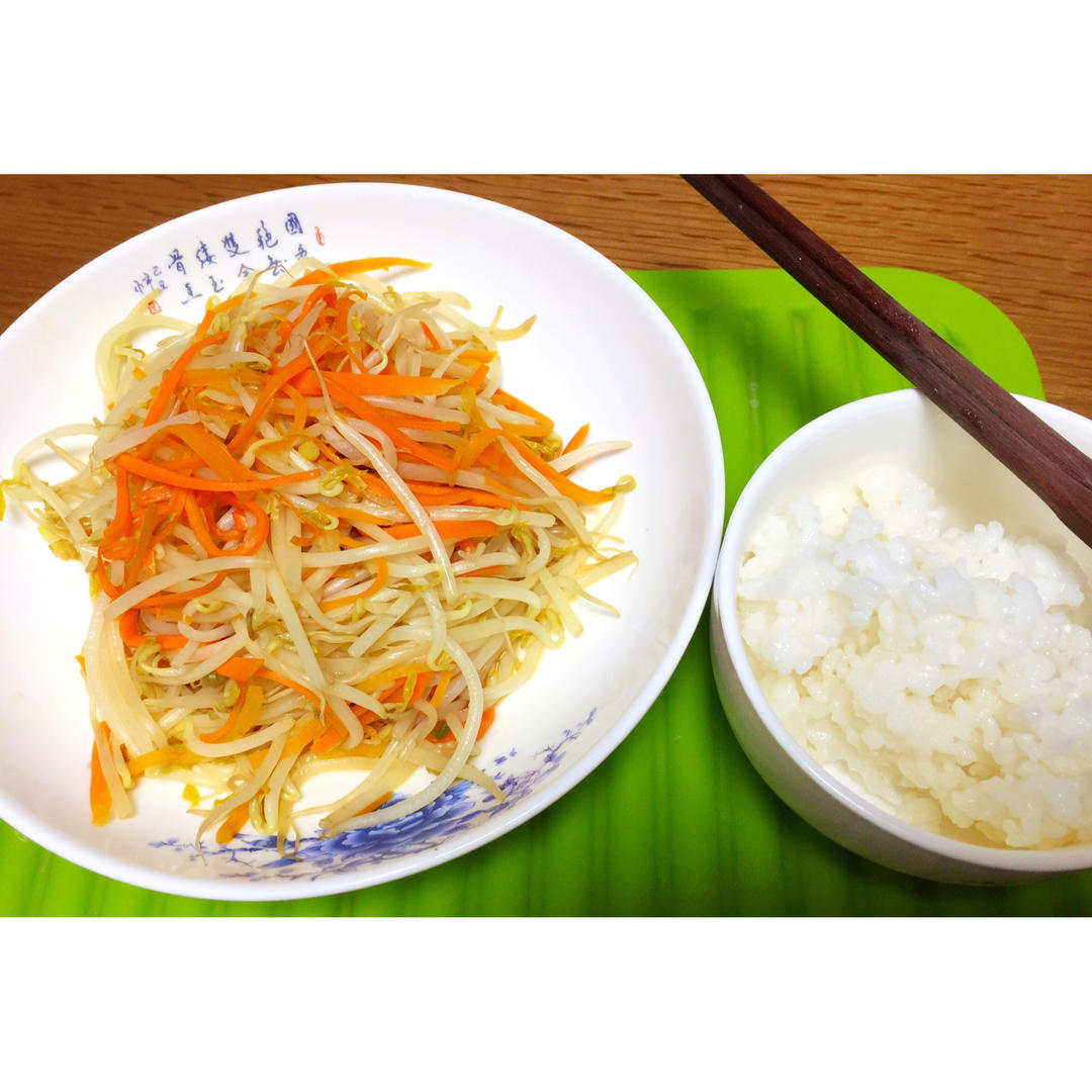 胡萝卜炒豆芽