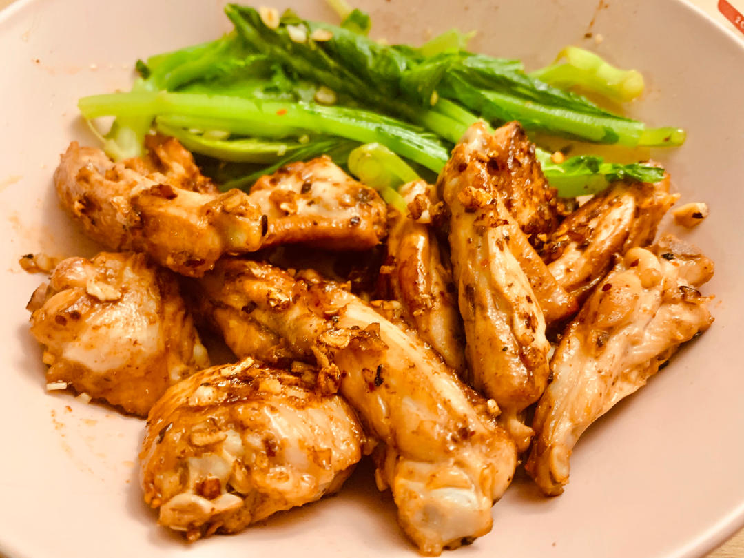 年夜菜干货！不需要淀粉的蒜沫鸡翅~满满都是香味，小孩大人都爱吃。