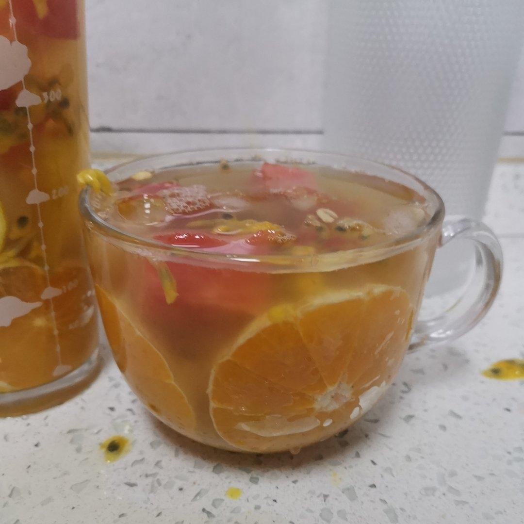 满杯水果茶