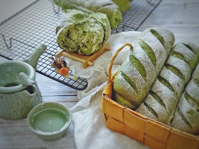 抹茶椰蓉面包卷的做法步骤图 怎么做好吃 蔡蔡的烘焙小日子 下厨房