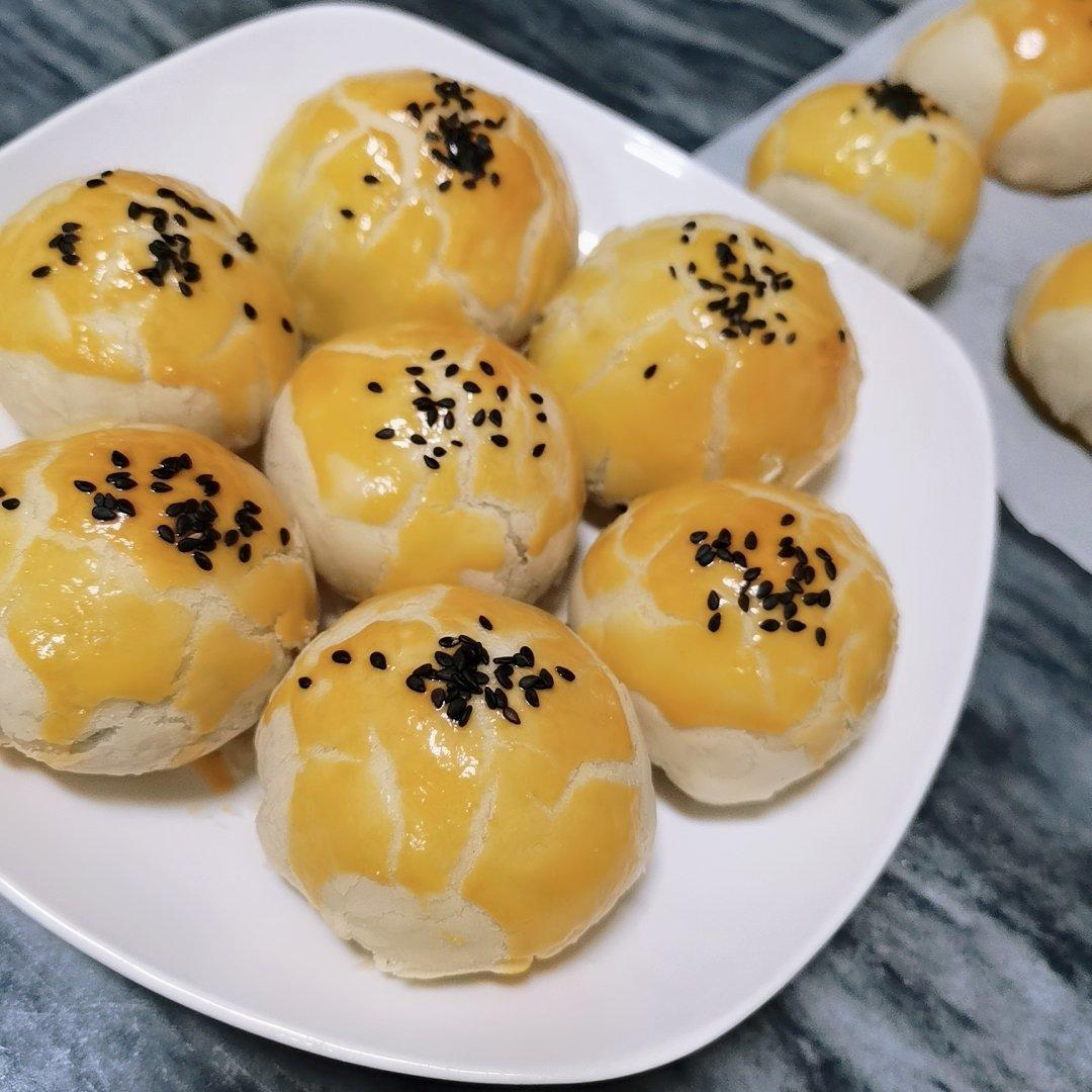 蛋黄酥（超详细步骤，附红豆沙馅做法）