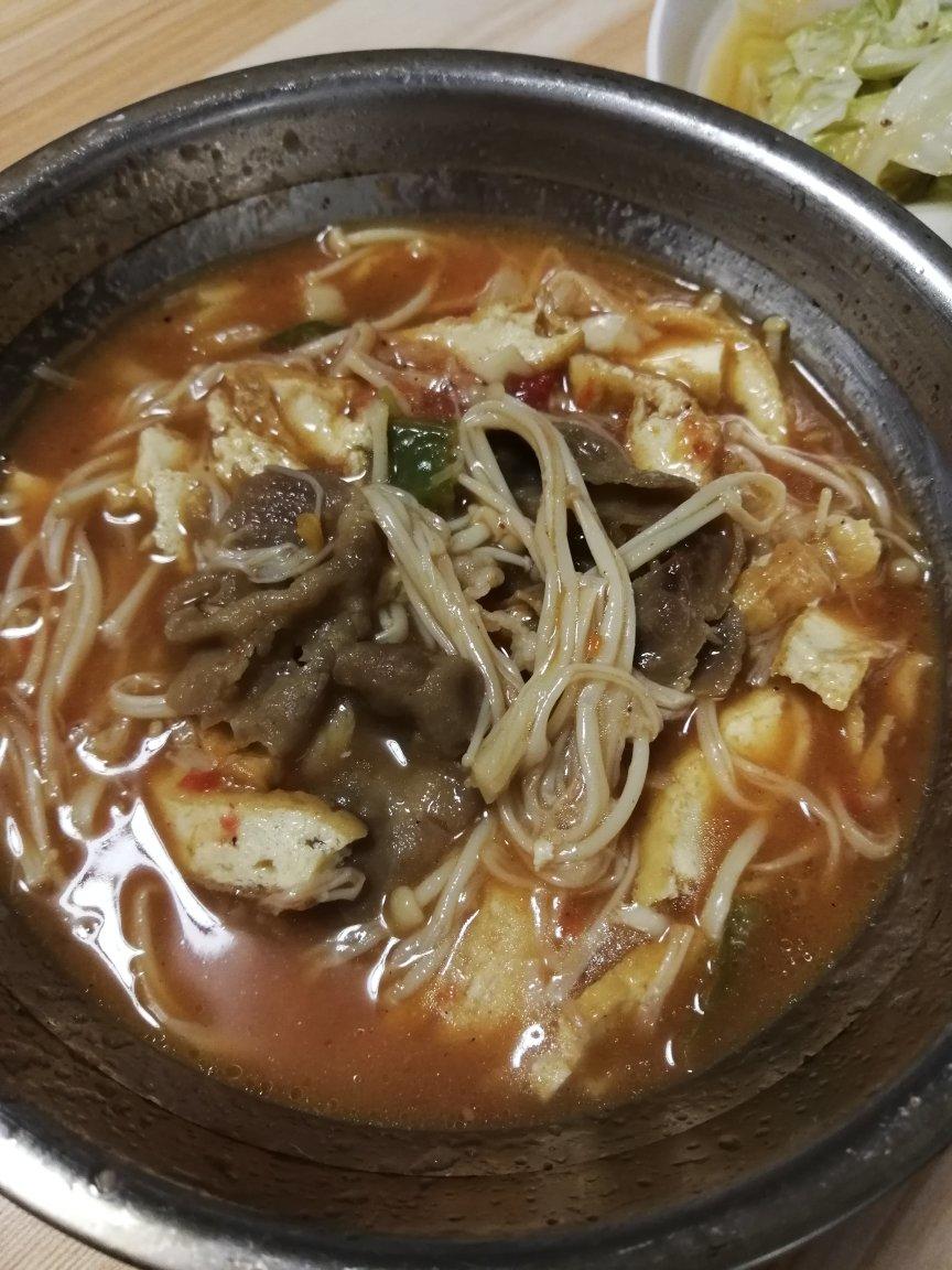 番茄金针菇肥牛汤