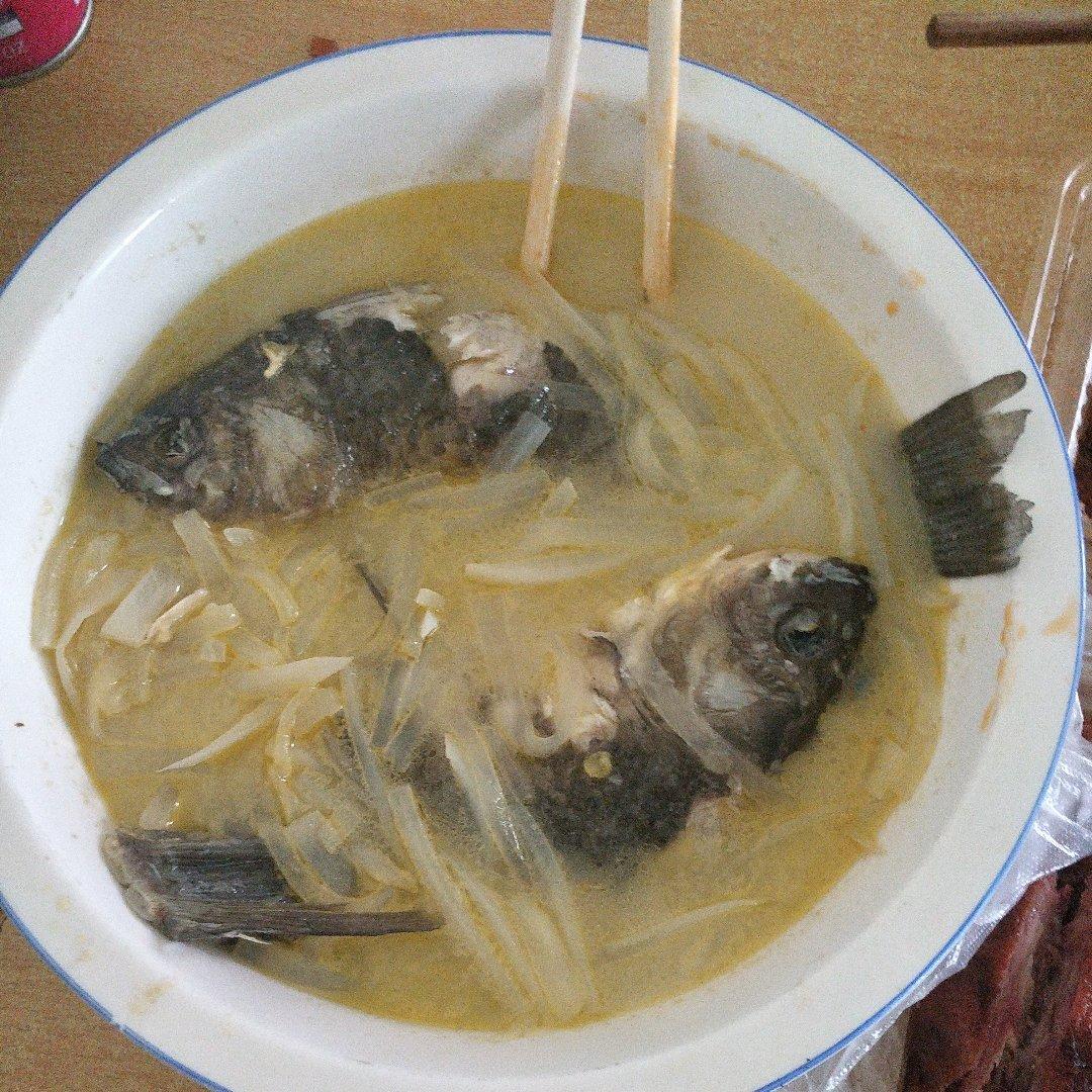 萝卜丝鲫鱼汤