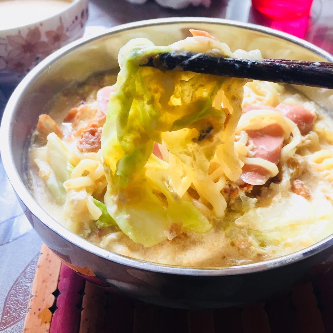 牛奶辛拉面（汤头浓郁，非常好吃）
