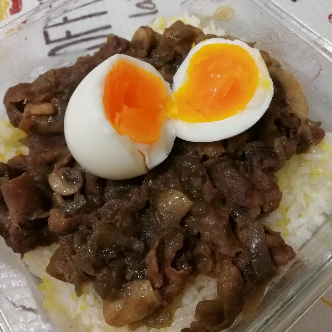 【温泉蛋牛肉盖饭】