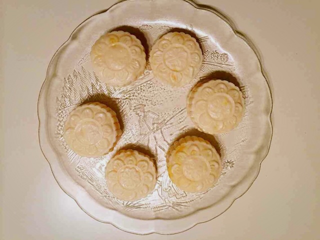 椰香芝士奶黄冰皮月饼