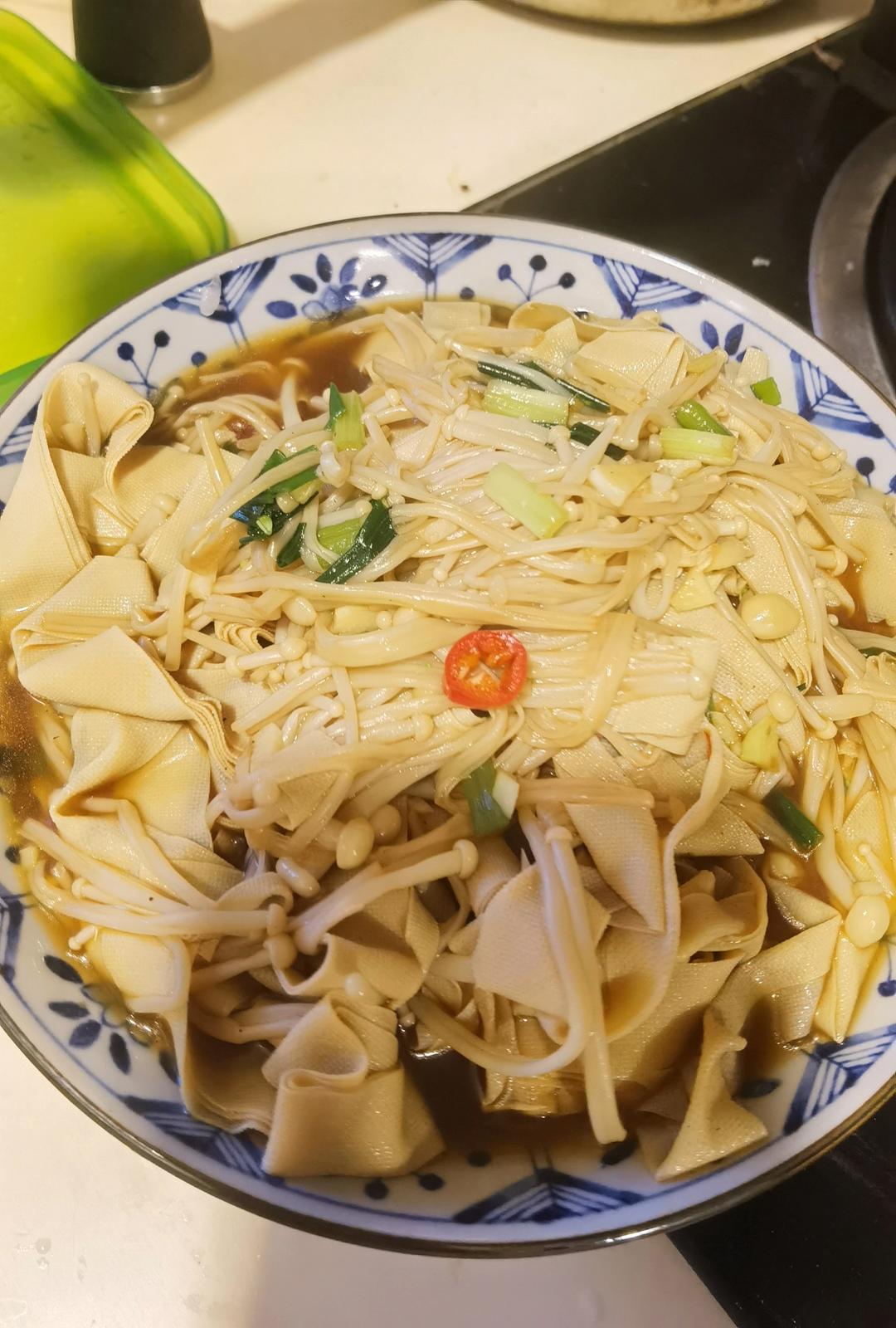 香辣金针菇豆皮