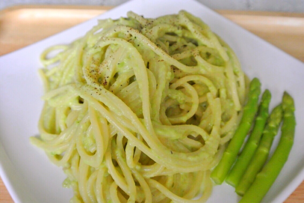 牛油果芦笋意面（Spaghetti with Avocado and Asparagus）