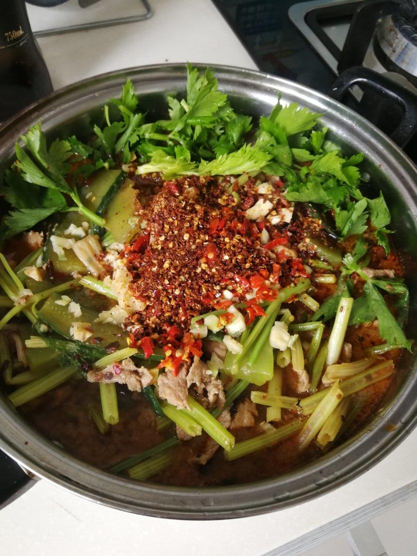 厨师长教你：“水煮肉片”的正宗做法，这味道真的很四川