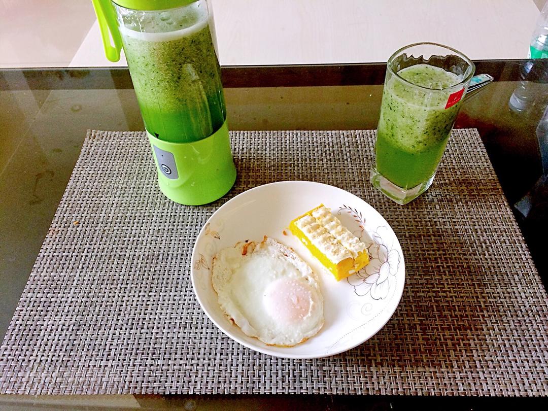 自制hey juice排毒果蔬汁。