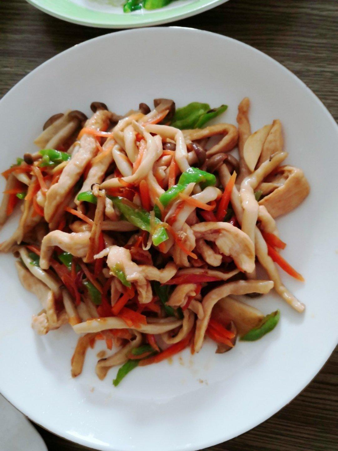 #28天减脂餐#鸡胸肉的另类做法-胡萝卜鸡丝