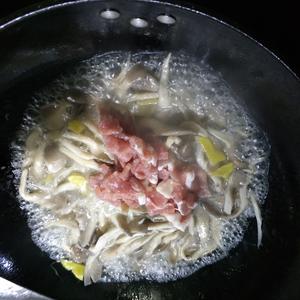 极极简平菇瘦肉汤的做法 步骤5