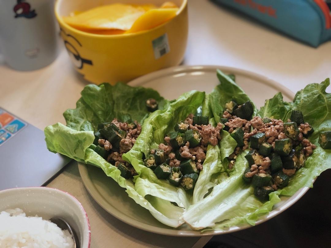 泰式秋葵肉碎生菜包