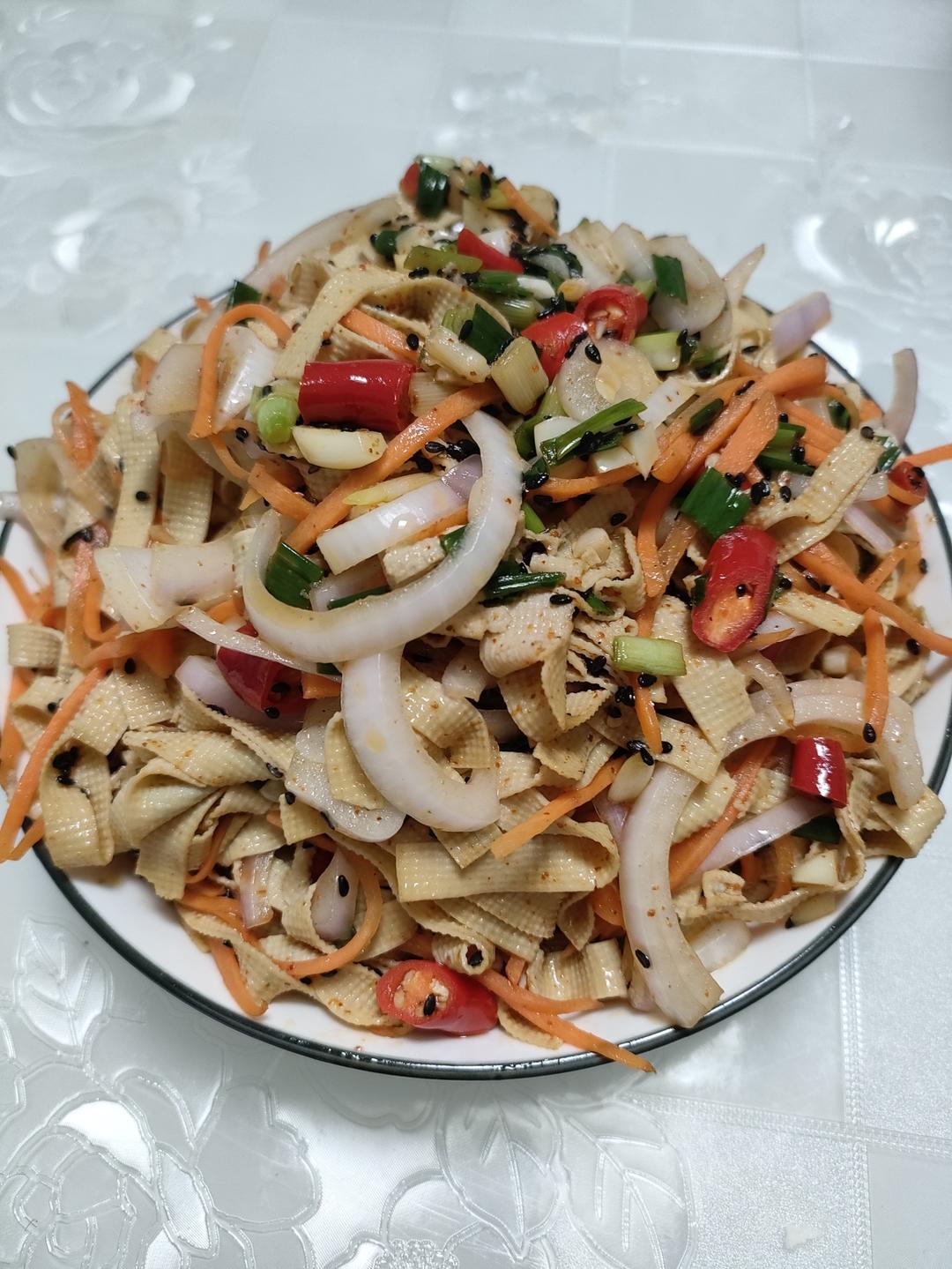 超快手的凉拌千张黄瓜胡萝卜丝