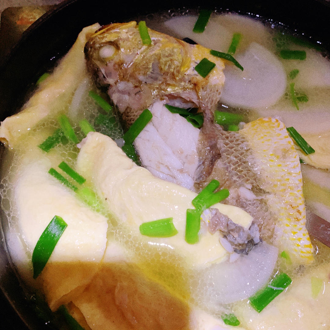 鲜美的黄鱼萝卜汤