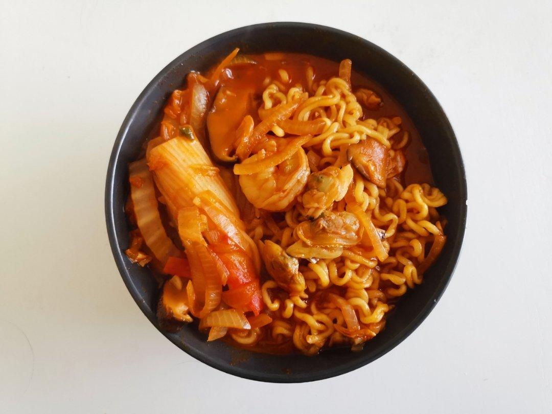 甜皮馋嘴鸭做的韩式海鲜面炒码面