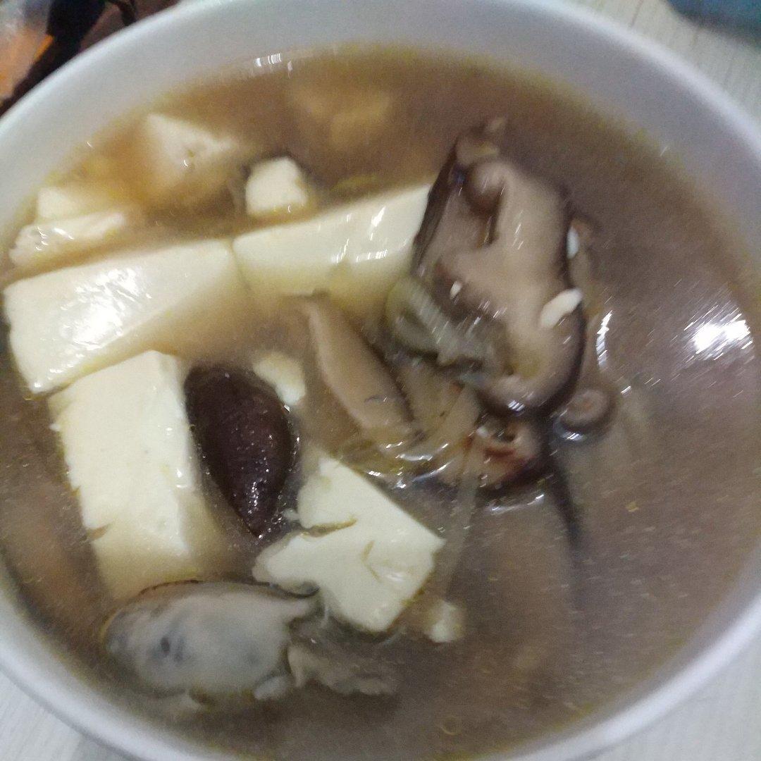 牡蛎菌菇豆腐汤