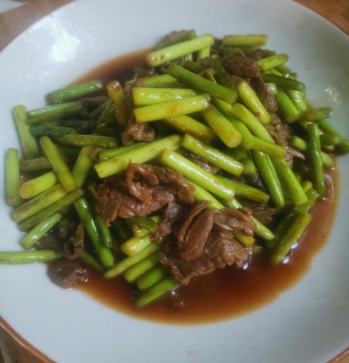 巨好吃的炒蒜苔的做法