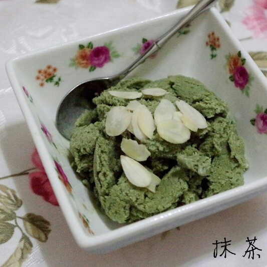 抹茶白巧冰淇淋