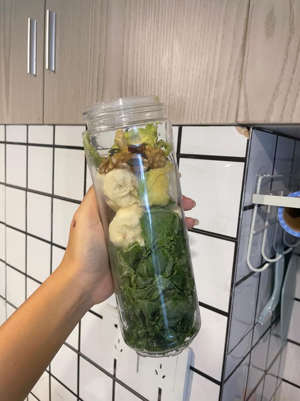 羽衣甘蓝🥬牛油果🥑香蕉🍌奶昔的做法 步骤1