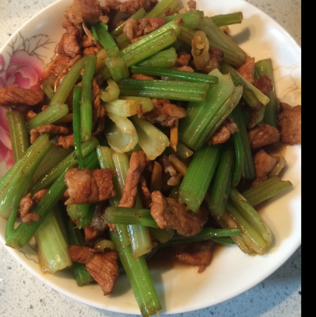 芹菜炒肉