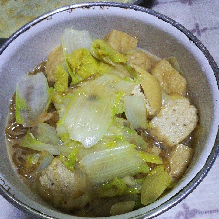 家常白菜炖粉条加豆腐泡