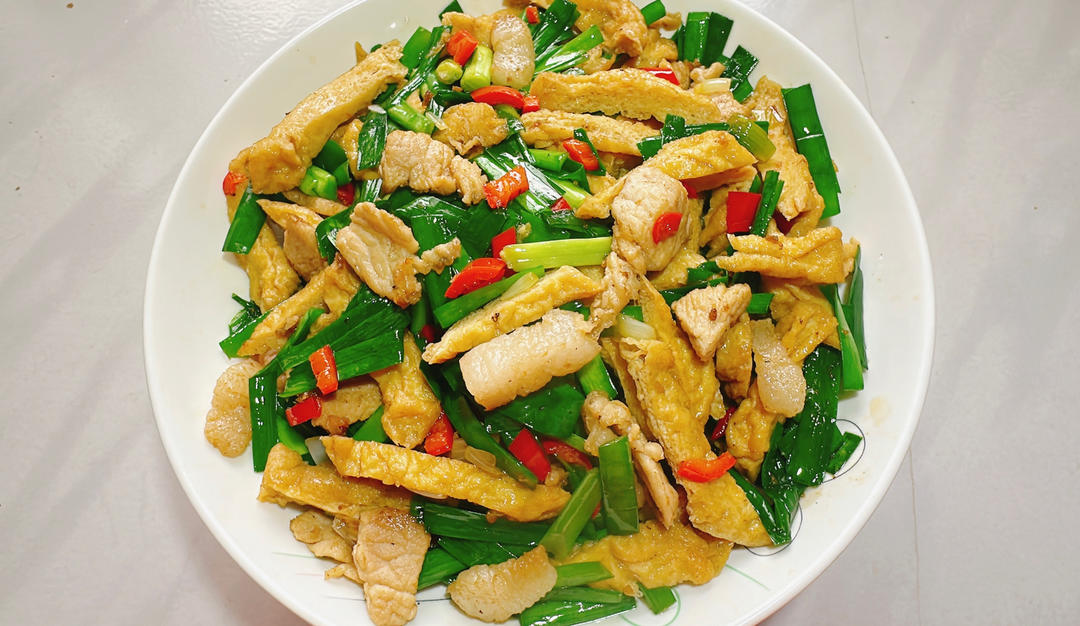 挑战新搭配油豆腐韭菜炒肉会是怎样的口感？