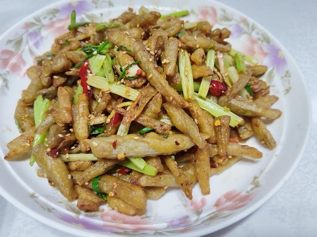 没有一节藕能活着走出湖北——湖北名菜麻辣鲜香的【干煸藕丝】【家常菜系列10】