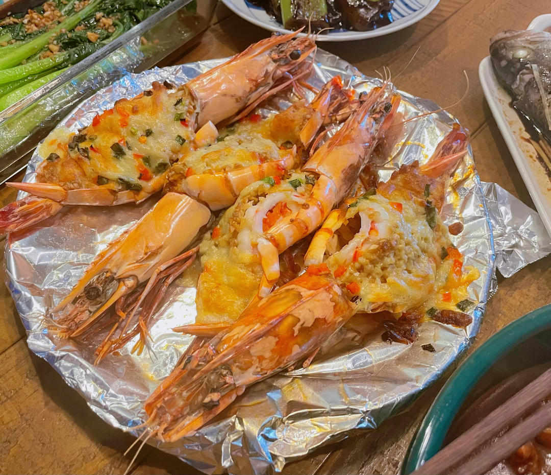 超美味的蒜香芝士烤斑节虾