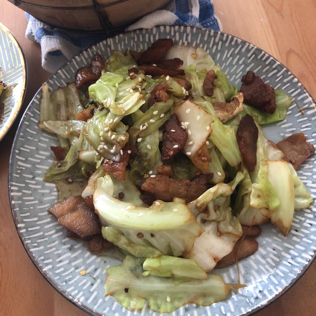 五花肉炒手撕包菜