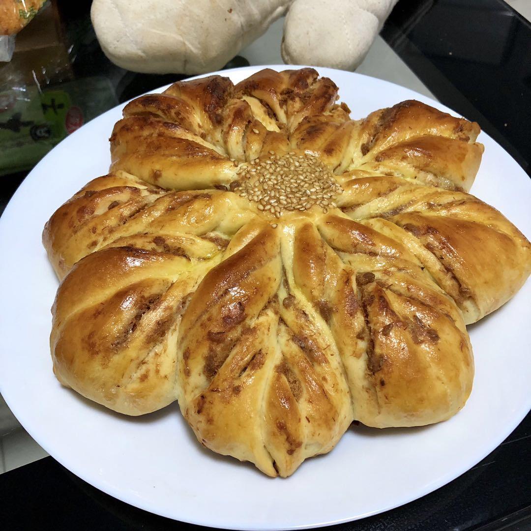 太阳花肉松面包