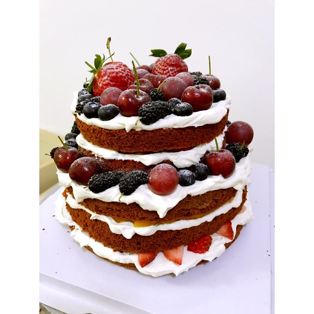 靓家小厨做的双层裸蛋糕