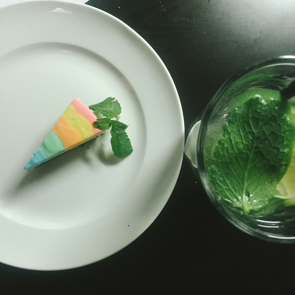 彩虹慕斯蛋糕