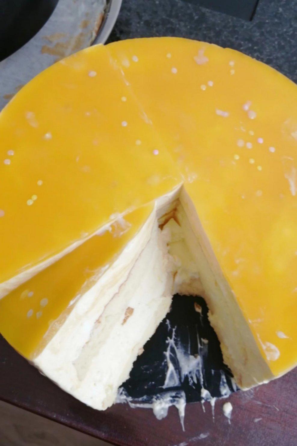 8寸芒果慕斯蛋糕