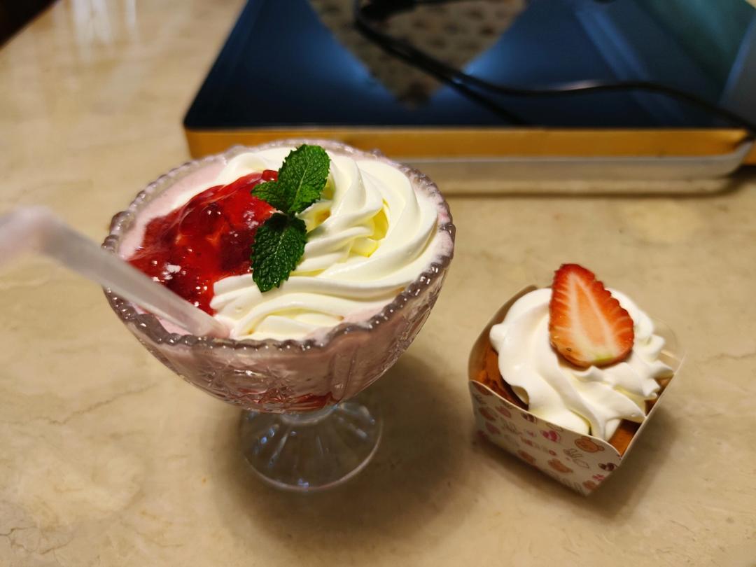 简单可爱又美味—草莓奶昔