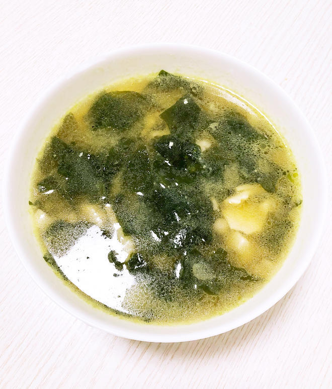 菌菇裙带菜汤